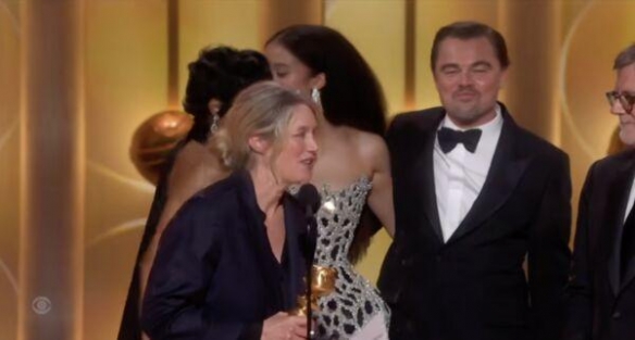 小李子金球奖当众被夸“女友不超30岁” 苦笑反应曝光(图2) 游侠网2