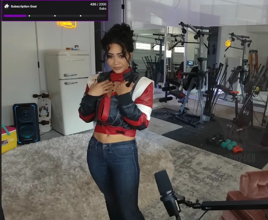 帕南原型直播《赛博朋克2077》 亲热剧情被父母撞见(图4) 帕南原型直播《赛博朋克2077》 亲热剧情被父母撞见