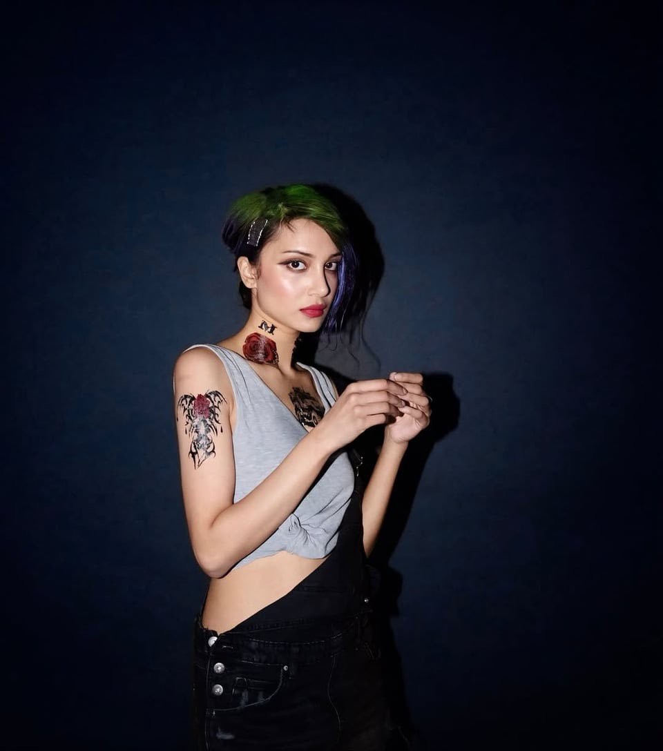 帕南原型直播《赛博朋克2077》 亲热剧情被父母撞见(图6) 帕南原型直播《赛博朋克2077》 亲热剧情被父母撞见