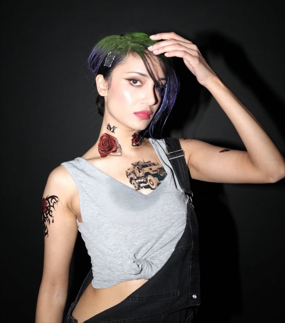 帕南原型直播《赛博朋克2077》 亲热剧情被父母撞见(图8) 帕南原型直播《赛博朋克2077》 亲热剧情被父母撞见