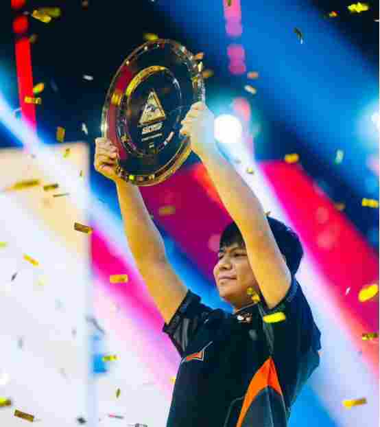 纯粹的格斗“游戏家”:曾卓君,那个永远不曾下机的“小孩”(图3) 游侠网3