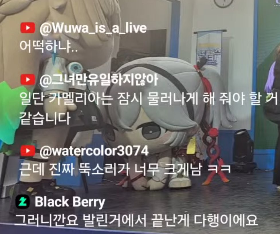 《鸣潮》吉祥物大傻椿比赛掰手腕 不慎将粉丝手臂弄断