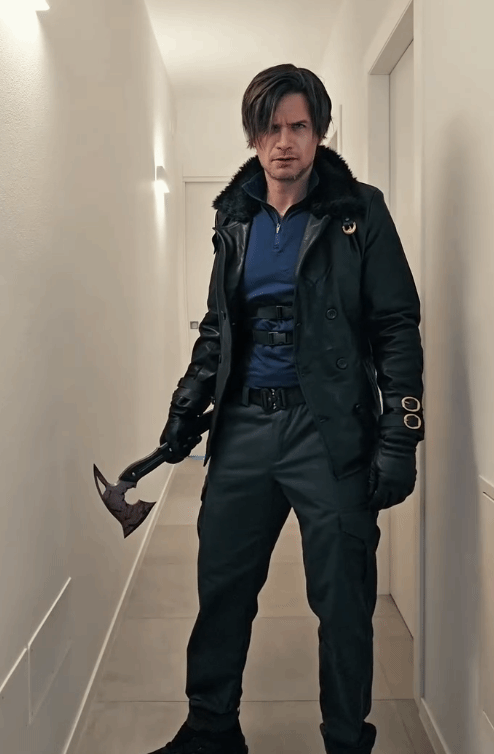 “卡普空该请他当演员!”coser完美复刻中年里昂(图4) 游侠网4