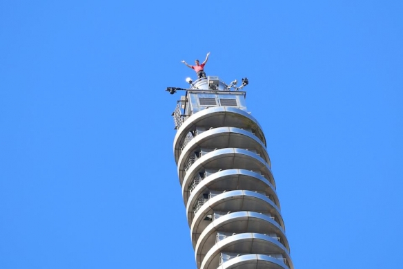 霍诺德爬101被多家外媒炮轰：生死瞬间被当猎奇节目