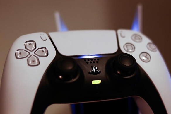 索尼曝新专利采用全触控屏幕!或是PS6手柄雏形?(图3) 游侠网3