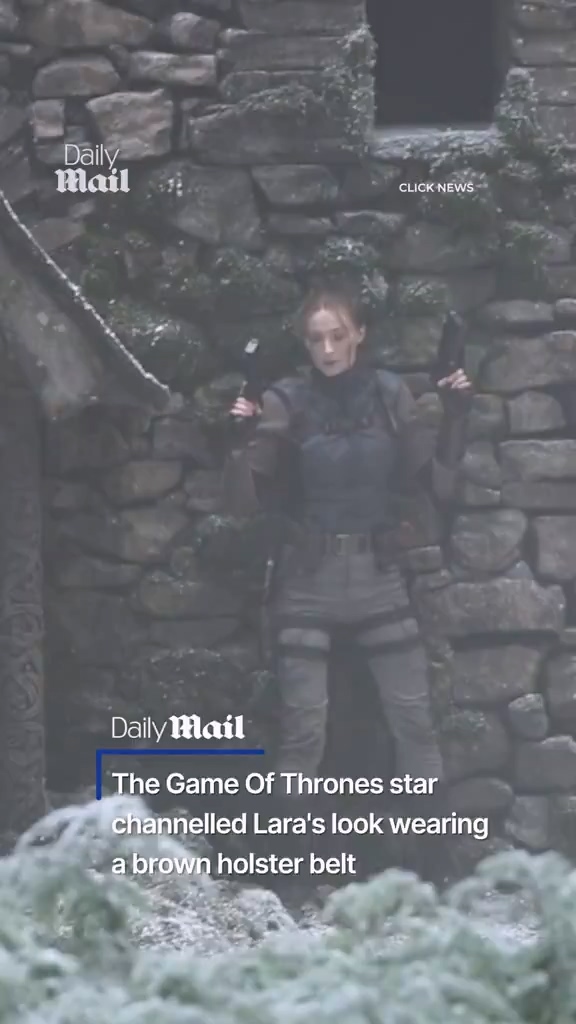 《古墓丽影》真人剧曝片场视频 劳拉手持双枪尽情射击(图8) 《古墓丽影》真人剧曝片场视频 劳拉手持双枪尽情射击