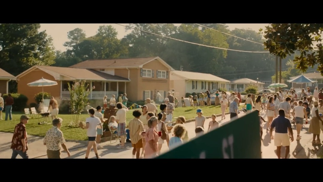 《逃出绝命街》前导预告 安妮·海瑟薇+麦克格雷主演