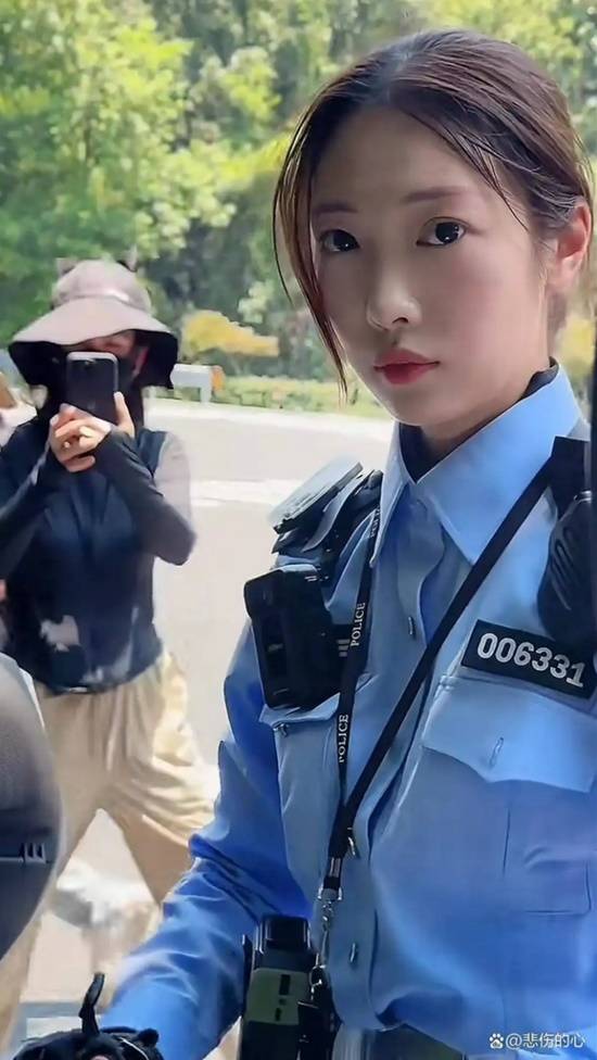 90后姑娘被称“兔子警官”走红 本人回应作秀质疑(图3) 游民星空