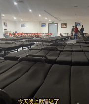 机场过夜竟能免费洗澡,15元折叠床还包早餐(图2) 游民星空